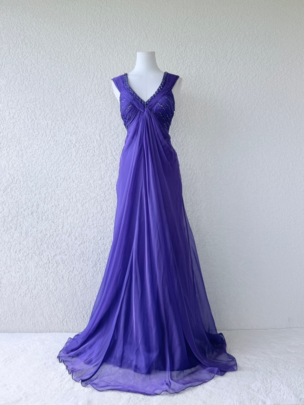 Formal gown - Picture 2 of 8
